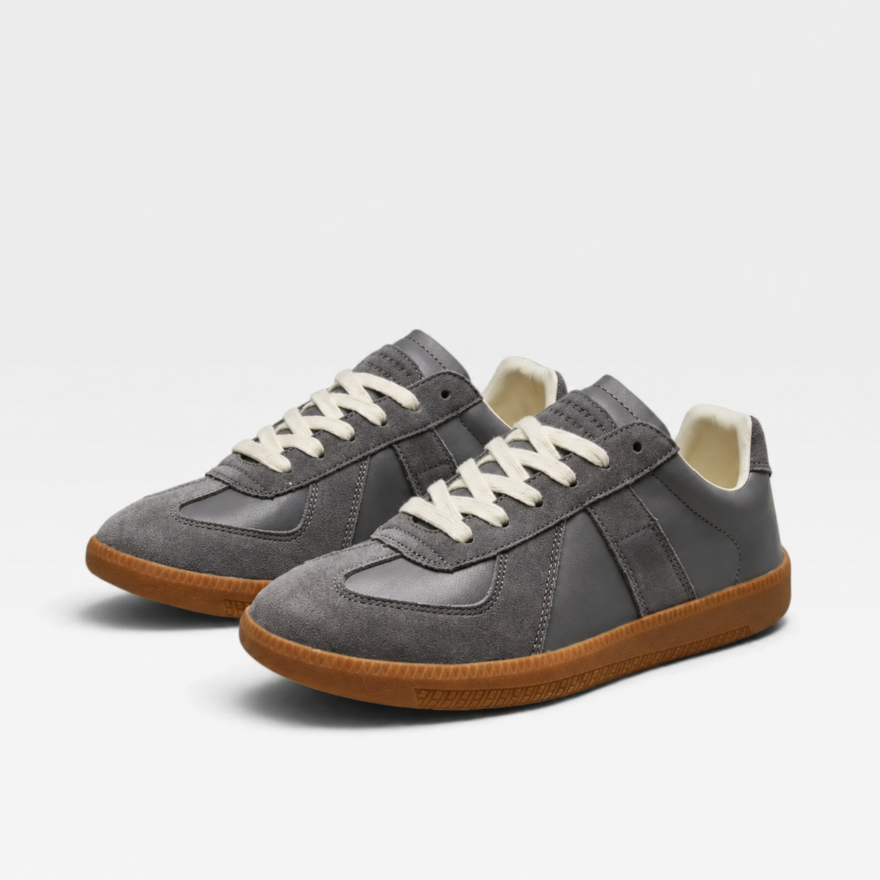 Men’s Casual Trainers – Retro Style Lace-Up Shoes