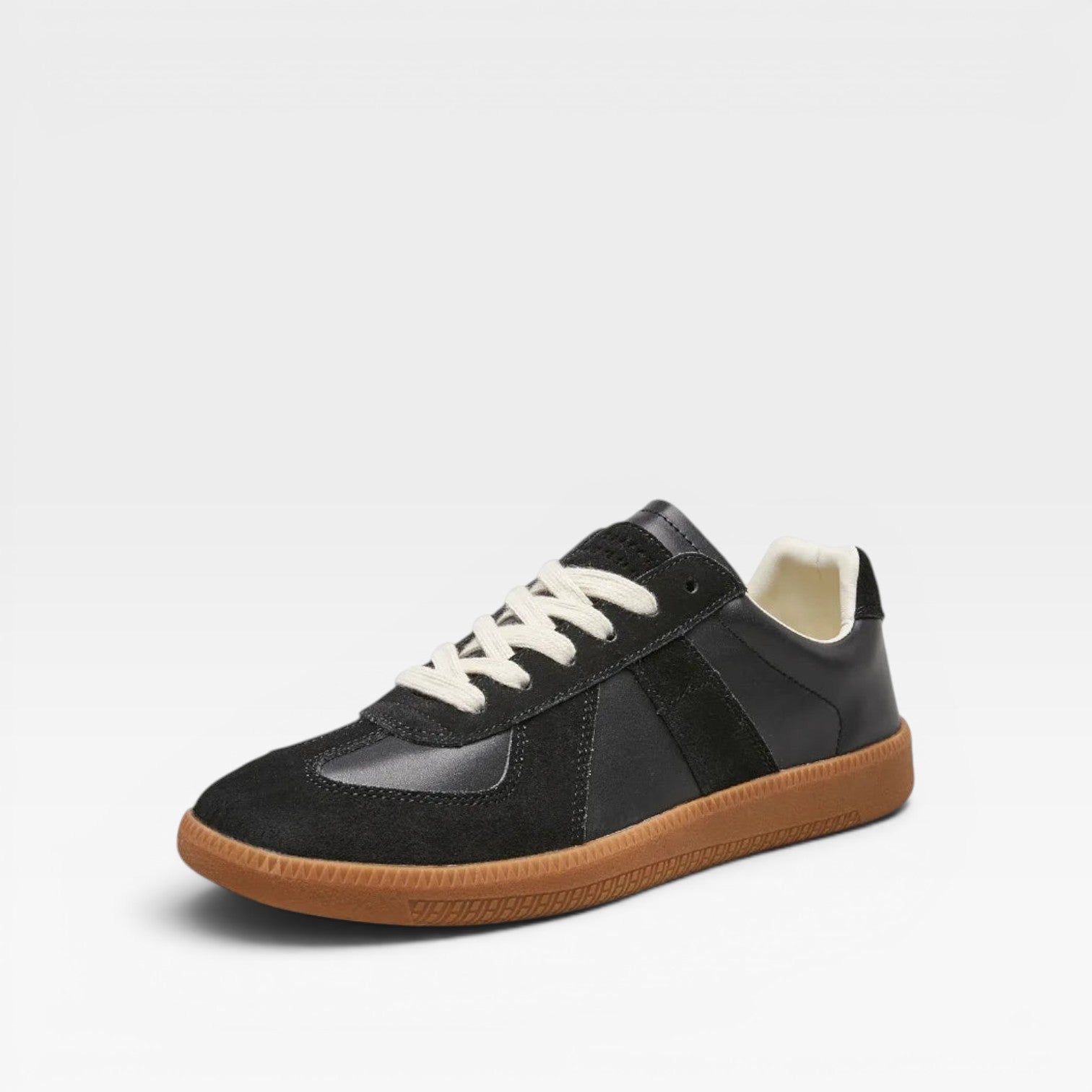 Men’s Casual Trainers – Retro Style Lace-Up Shoes