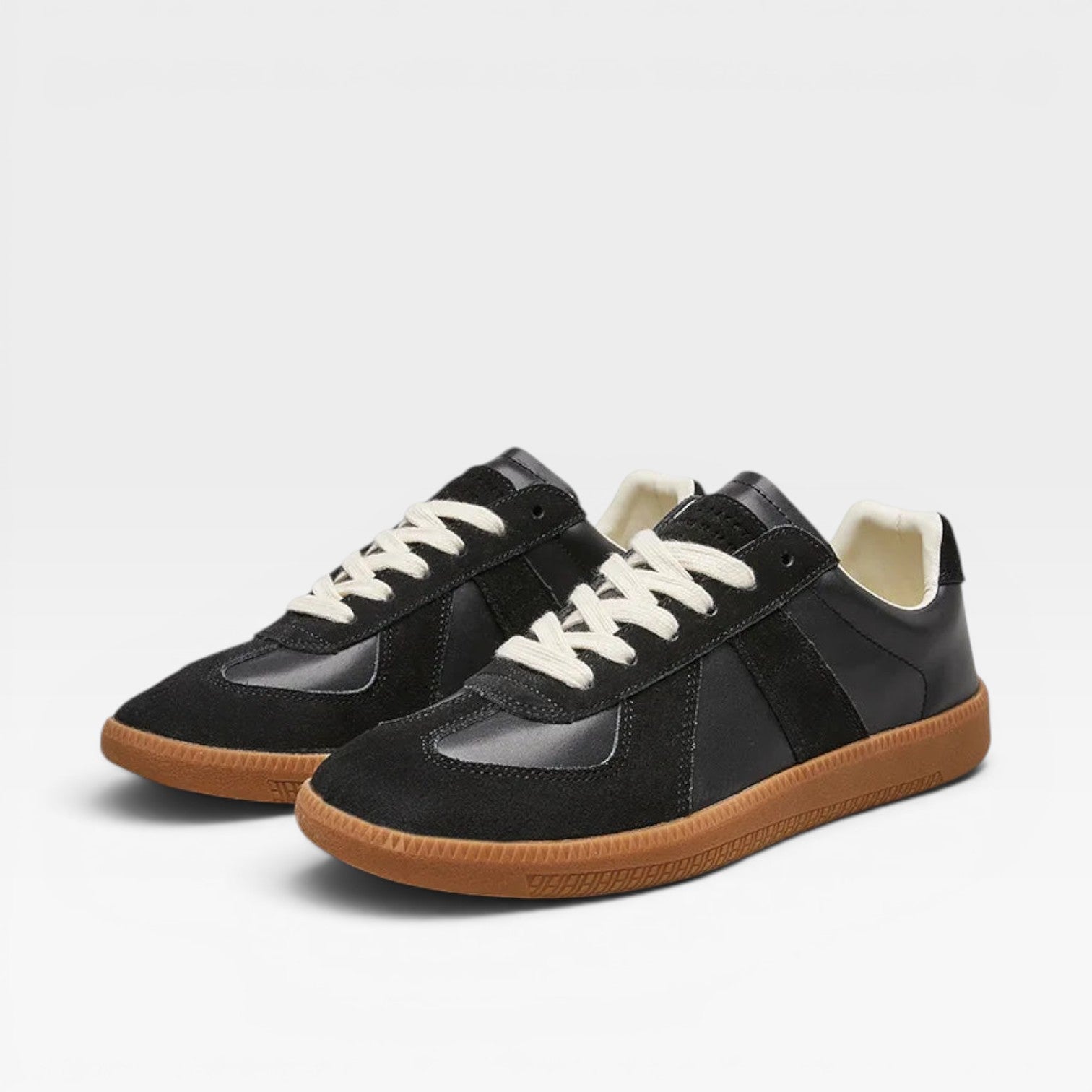 Men’s Casual Trainers – Retro Style Lace-Up Shoes